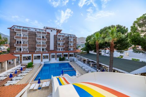 CLUB MUNAMAR BEACH RESORT